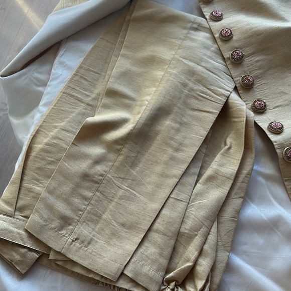 FLORAL KURTA JACKET WITH GOLD KURTA AND BOTTOMS - Picture 7 of 7